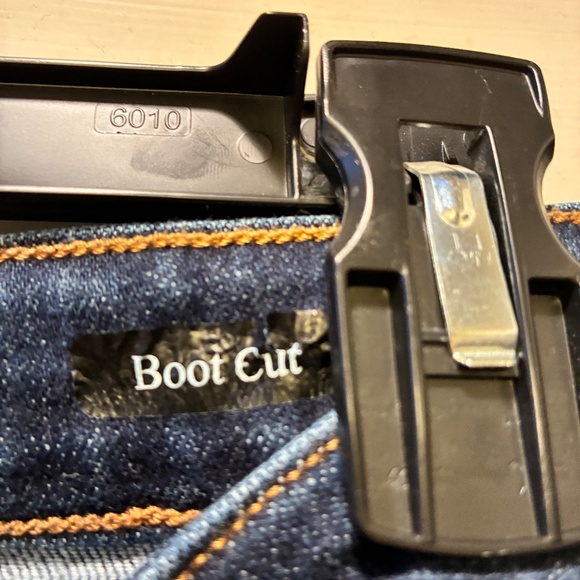 Judy Blue cropped jeans - Picture 3 of 5